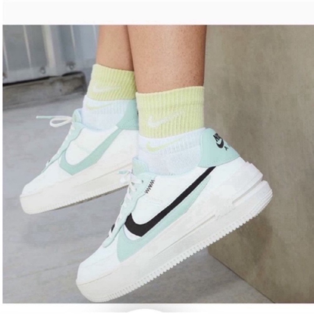 Nike Air Force Sneakers 1 PLT.AF.ORM Barely Green Mint Aqua Comfort Shoes size 9